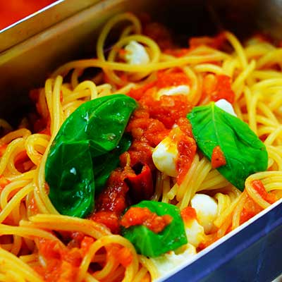バジルとモッツアレラのトマトパスタ