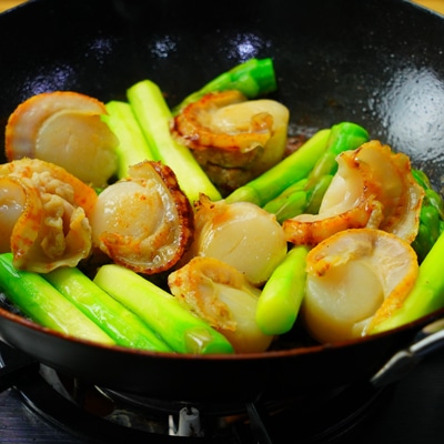 ホタテとアスパラのバター炒め