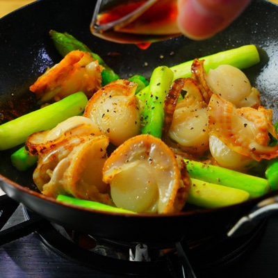 ホタテとアスパラのバター炒め
