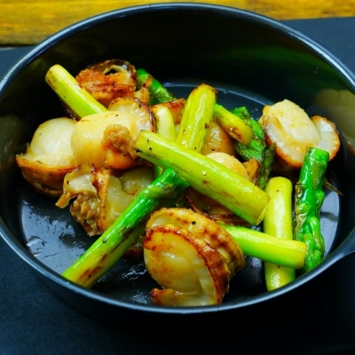 ホタテとアスパラのバター炒め