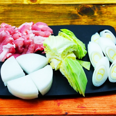 ほっと温まる!具材たっぷり豚汁