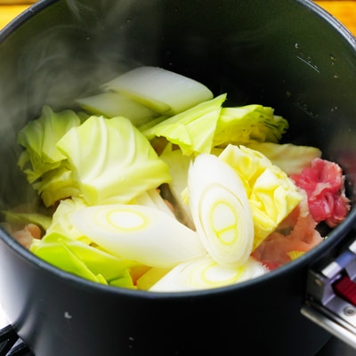 ほっと温まる!具材たっぷり豚汁