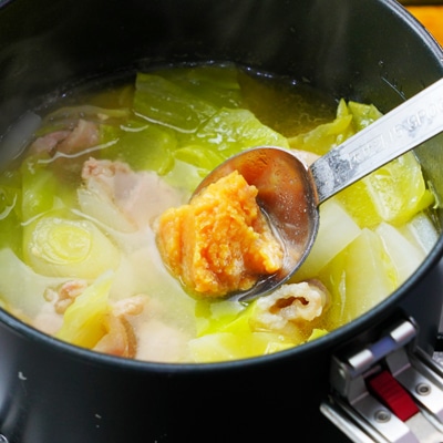 ほっと温まる!具材たっぷり豚汁