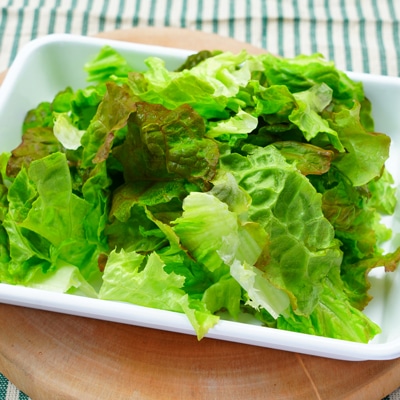 ブラックペッパー香る！レタスとベーコンのサラダ