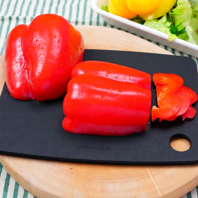 ブラックペッパー香る！レタスとベーコンのサラダ