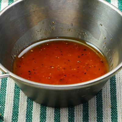 ブラックペッパー香る！レタスとベーコンのサラダ