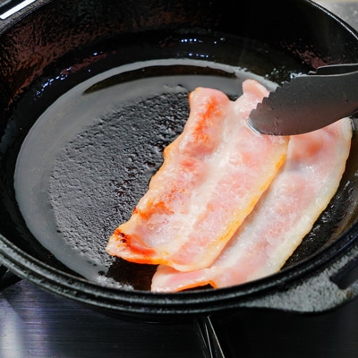 半熟卵が美味しい!ベーコンエッグ