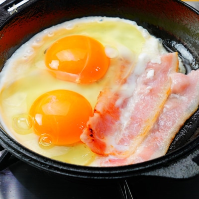 半熟卵が美味しい!ベーコンエッグ