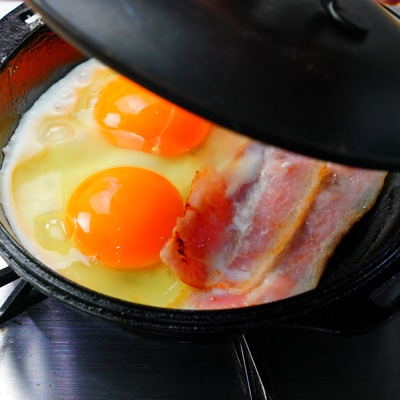 半熟卵が美味しい!ベーコンエッグ