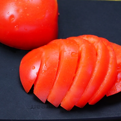 さっぱりおつまみに!トマトのニンニク醤油漬け