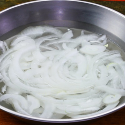 辛くない！新玉ねぎとツナのサラダ