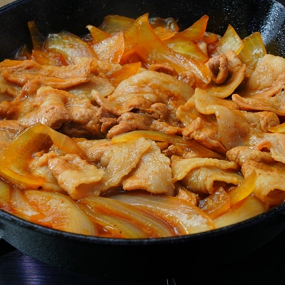 味が染みてる!玉ねぎと豚バラ肉の煮込み
