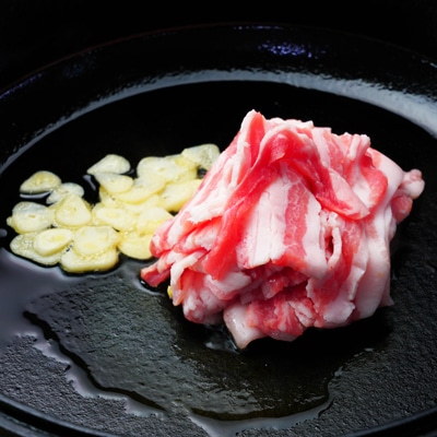 熱々バリうま!キャベツと豚バラ肉のもつ鍋風