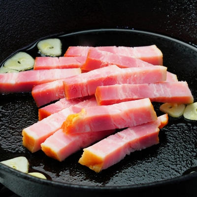 温玉をのせて！焼きキャベツのシーザーサラダ