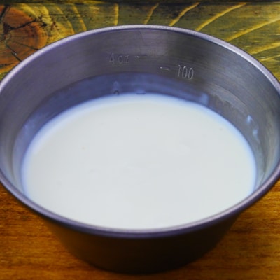 温玉をのせて！焼きキャベツのシーザーサラダ