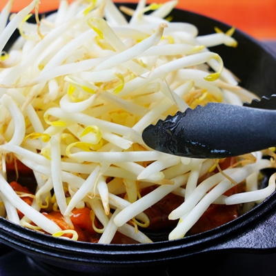 簡単！焼き鳥缶で作るもやし炒め