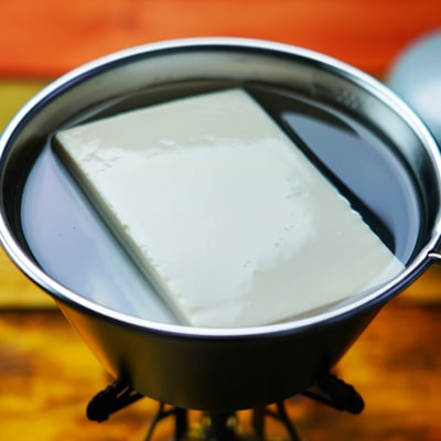 シェラカップで湯豆腐