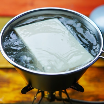 シェラカップで湯豆腐