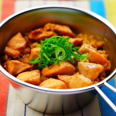 シェラカップで鶏胸肉の炊き込みご飯