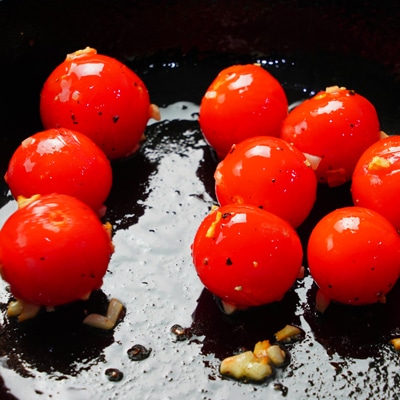 さっと炒めるだけ！ミニトマトのガーリック炒め