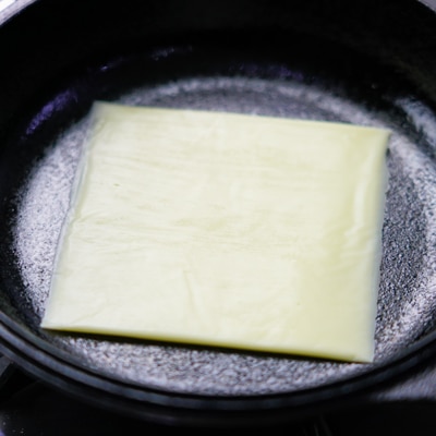 焼くだけ！スライスチーズのカリカリ焼き