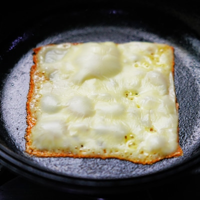 焼くだけ！スライスチーズのカリカリ焼き