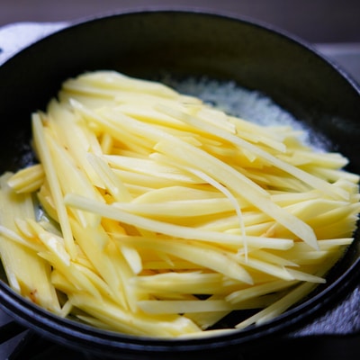 切って焼くだけ!じゃがいものガレット