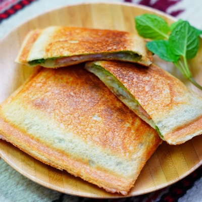 朝食に！ベーコンとチーズのホットサンド 