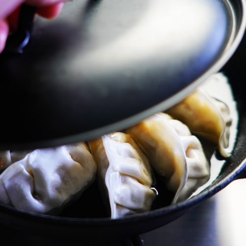 ごま油で!セブンイレブンの冷凍餃子