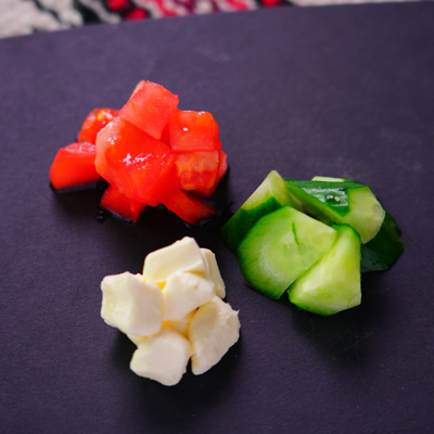 切って混ぜるだけ！クリームチーズとトマトのおつまみ