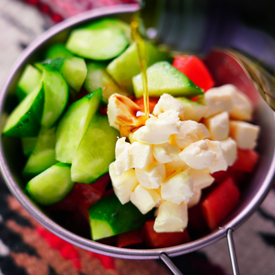 切って混ぜるだけ！クリームチーズとトマトのおつまみ