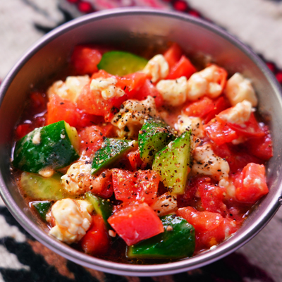 切って混ぜるだけ！クリームチーズとトマトのおつまみ