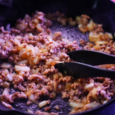 スキレットで作る!豚ひき肉入りオムレツ