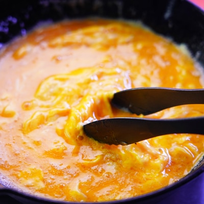 スキレットで作る!豚ひき肉入りオムレツ