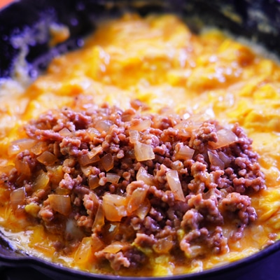 スキレットで作る!豚ひき肉入りオムレツ