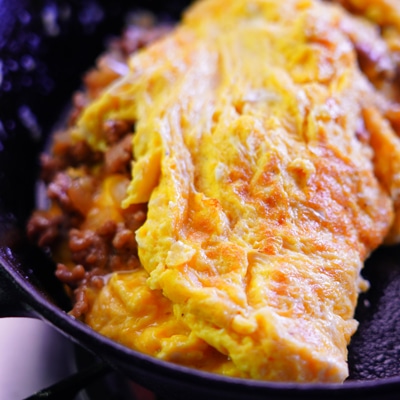 スキレットで作る!豚ひき肉入りオムレツ