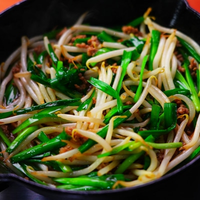節約レシピ！豚ひき肉のニラもやし炒め