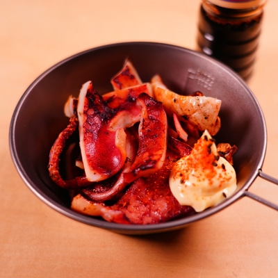 炭火で焼く！イカの丸ごと焼き