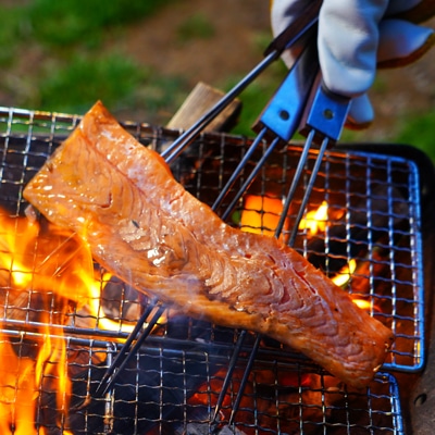 炙るだけで絶品!鮭のあぶり刺身