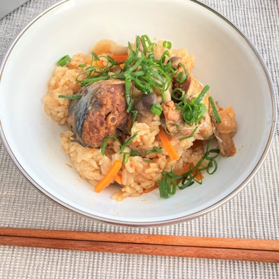 サバ味噌煮缶de炊き込みご飯