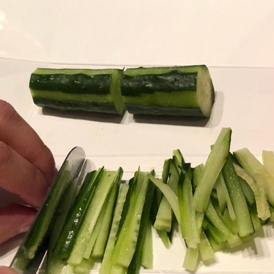 塩だれで和えるだけ！簡単ささみきゅうりサラダ