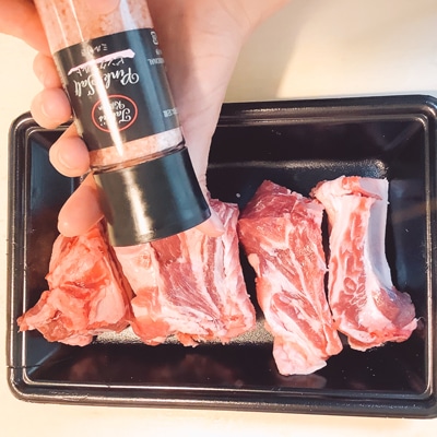 ハーブとガーリック薫る！スペアリブのローズマリー焼き