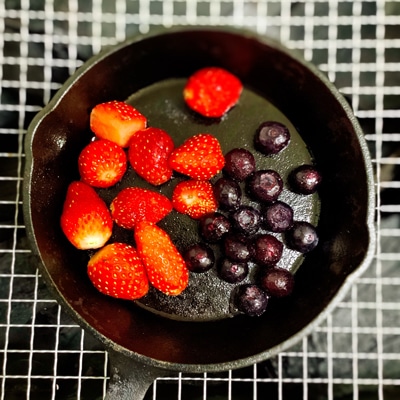 甘酸っぱいホットデザート!イチゴのベーグルフレンチトースト