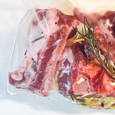 ハーブとガーリック薫る！スペアリブのローズマリー焼き