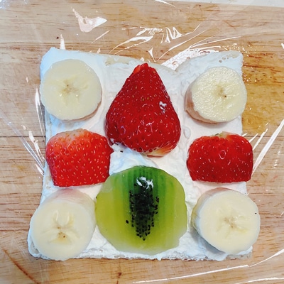 イチゴのお花が可愛すぎる！萌え断フルーツサンド