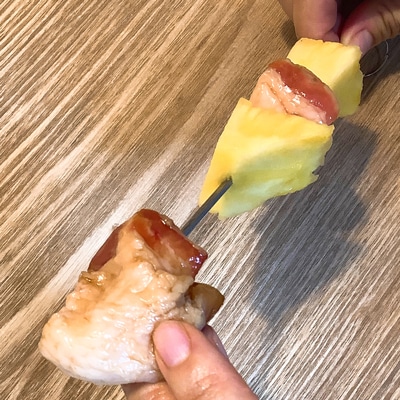 フルーティーでジューシー!豚バラとパイナップルのシュラスコ