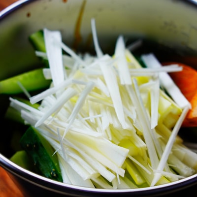 切って和えるだけ!きゅうりのラー油和え