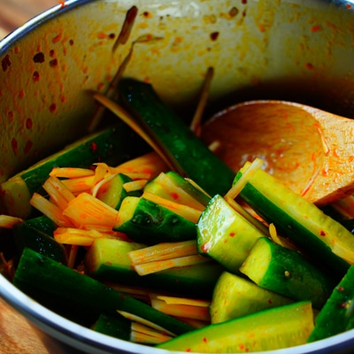 切って和えるだけ!きゅうりのラー油和え