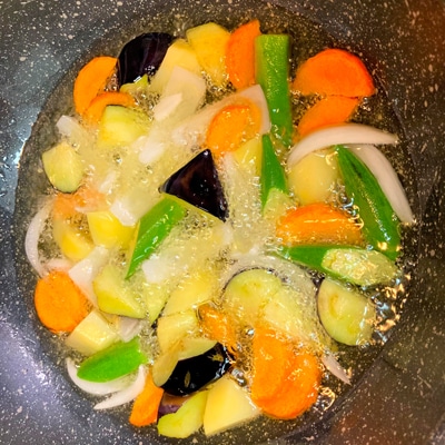 再現レシピ！アニメゆるキャン△の「不思議な味！？豚骨煮込みカレー」