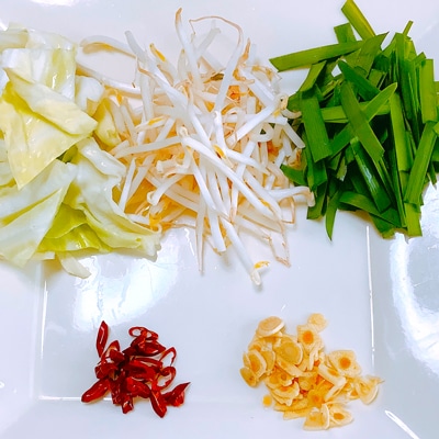 お酒のシメに！絶品ぷるぷるもつ煮込みラーメン